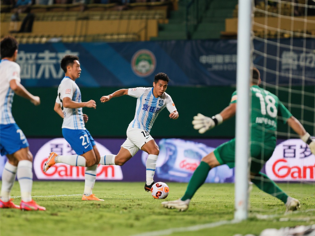 比赛进行到关键阶段，林良铭在禁区内觅得一