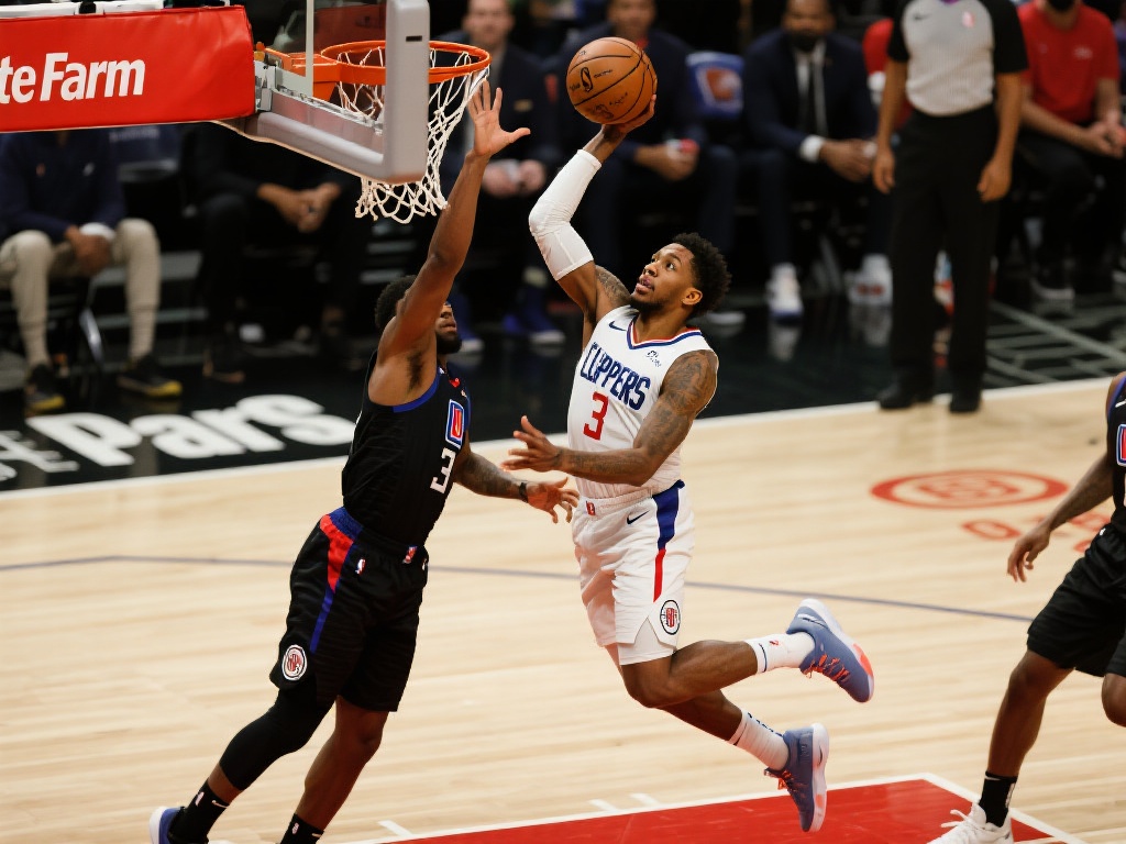 詹姆斯妙传助攻 里弗斯快攻上篮得分 值得一提的是,里弗斯在面对高强度防守时依